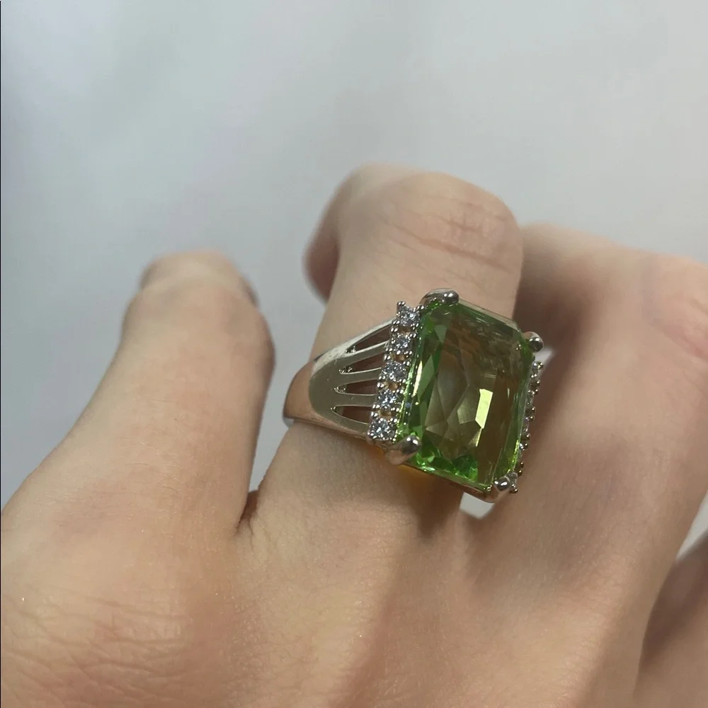 Sterling silver Large Green Gemstone Ring 925 zirconia diamonds